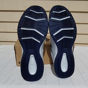 new balance men's 623v3 shoes white with navy